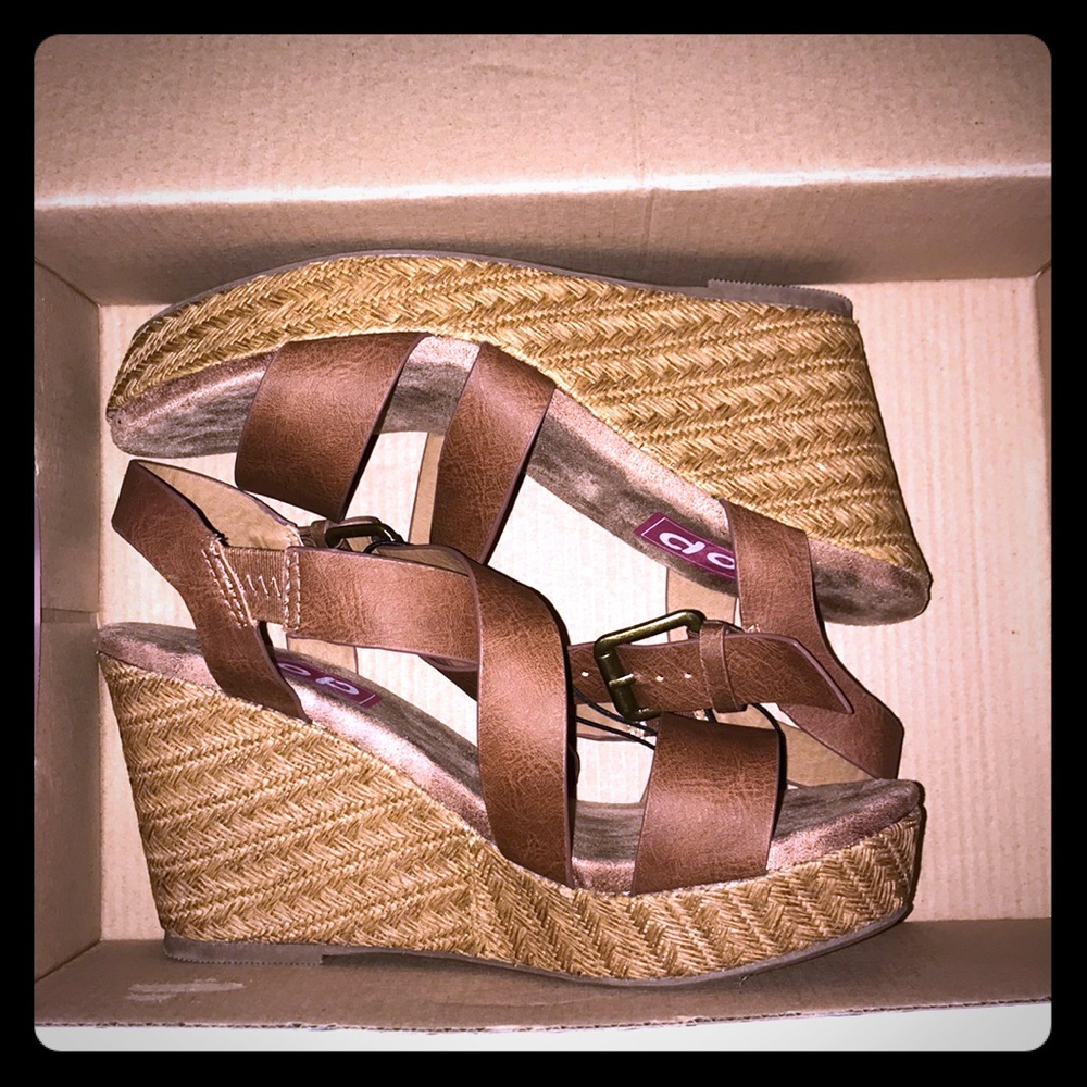 🚨🔥New Women Wedge Shoes.🔥🚨